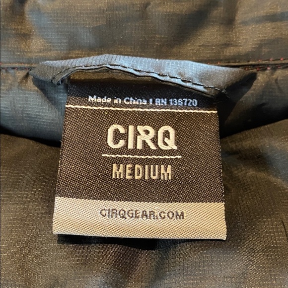 CIRQ Goose Down Feather 700 Fill Quilted Puffer Vest Red Medium - Picture 9 of 13